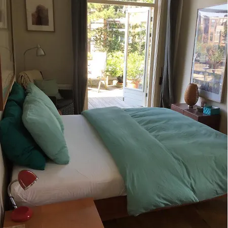 Bed & Breakfast Leonie Haag